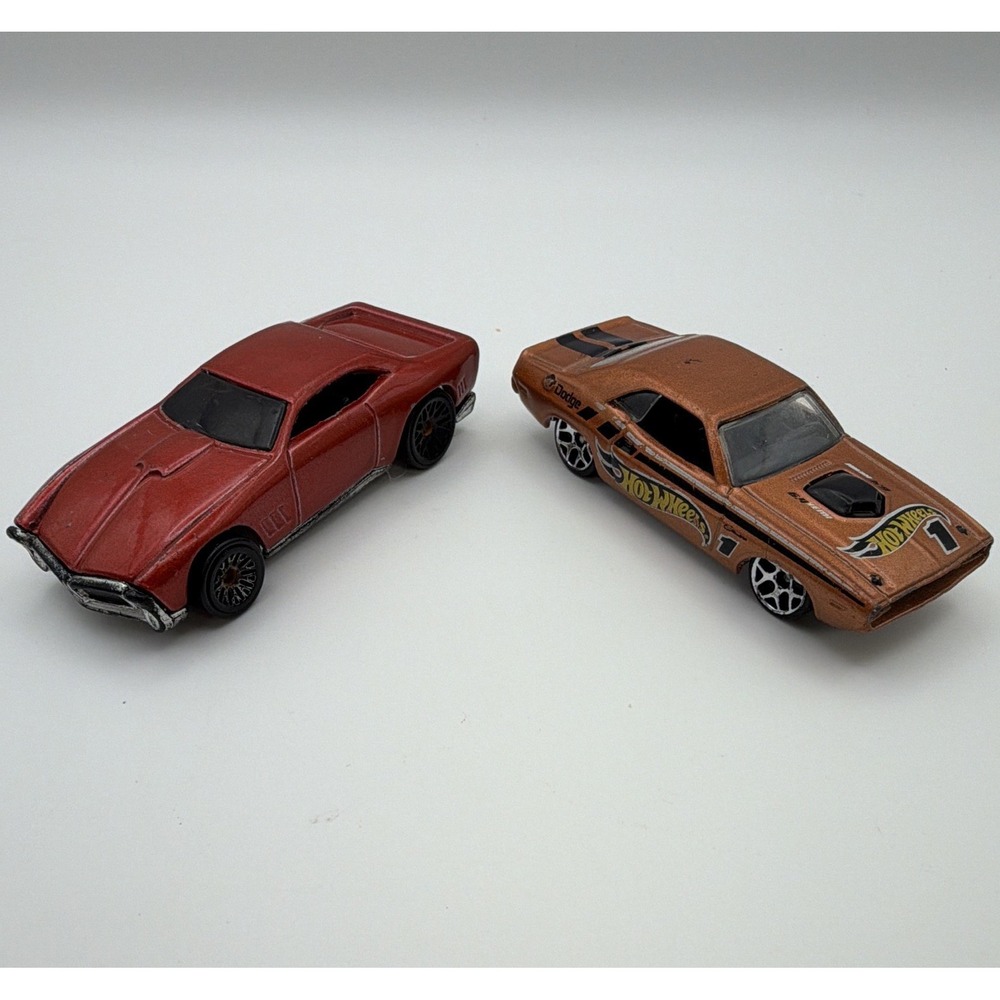Hot Wheels Lot of 2: GT-03 and '70 Challenger Orange Vintage Collectable
